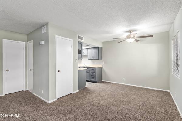 Chandler, AZ 85225,286 W PALOMINO Drive #19