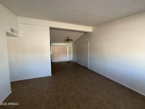 Phoenix, AZ 85033,6901 W CATALINA Drive