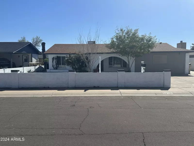 7321 W CLAREMONT Street, Glendale, AZ 85303