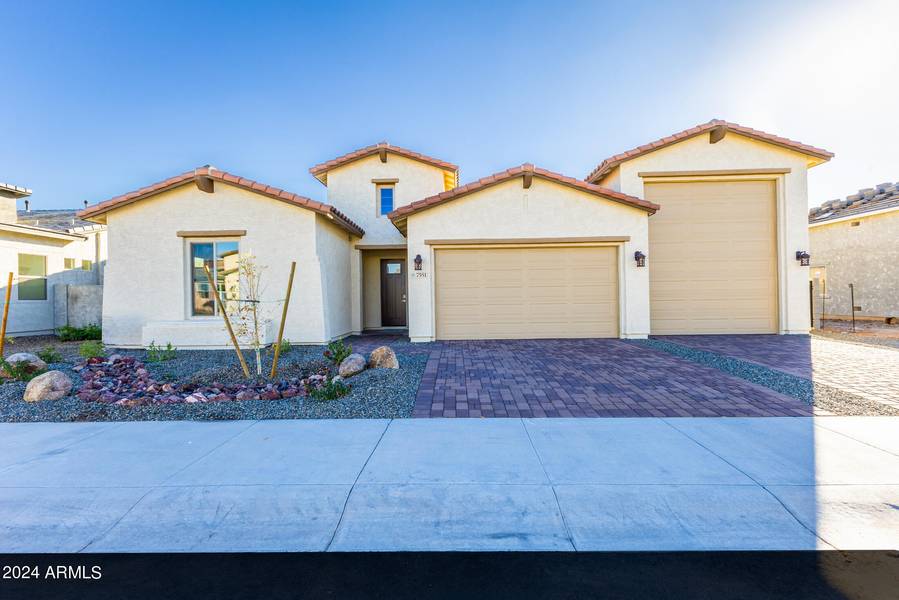 7551 W GELDING Drive, Peoria, AZ 85381