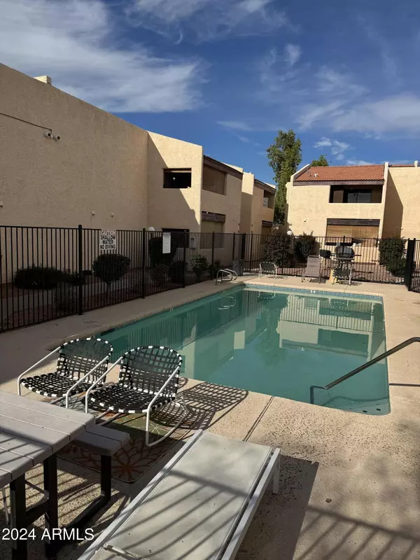 720 E ALICE Avenue #106, Phoenix, AZ 85020