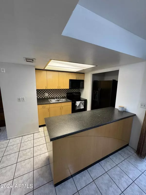 Phoenix, AZ 85020,720 E ALICE Avenue #106