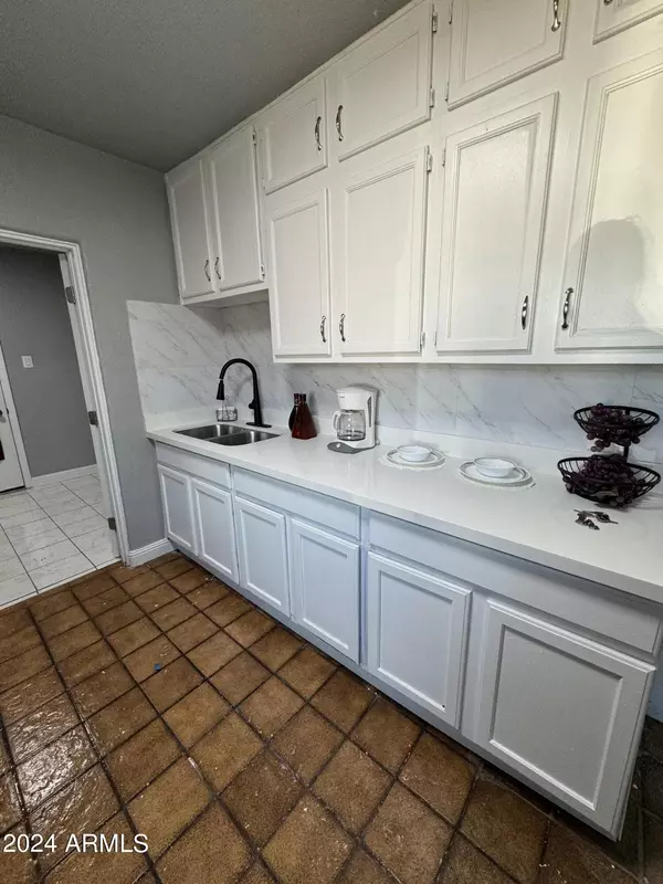 Phoenix, AZ 85006,1411 E MORELAND Street