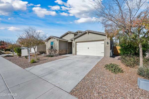 566 W PANOLA Drive, San Tan Valley, AZ 85140