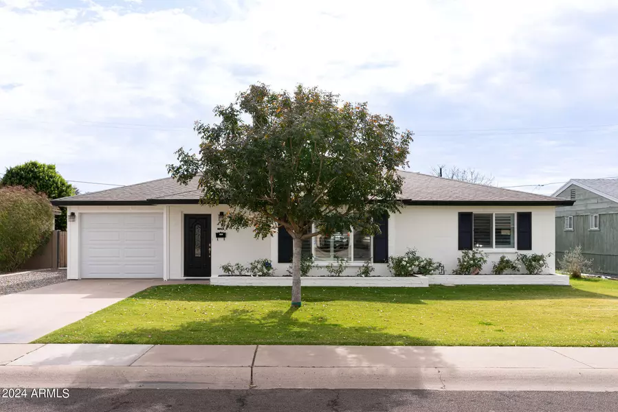 929 E CAVALIER Drive, Phoenix, AZ 85014