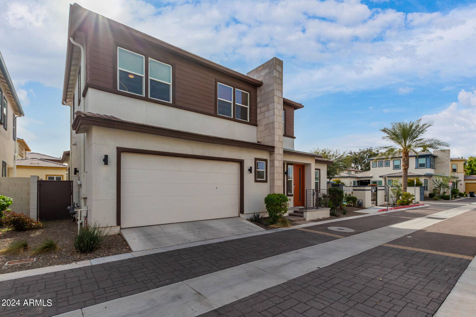 Phoenix, AZ 85014,1555 E OCOTILLO Road #17