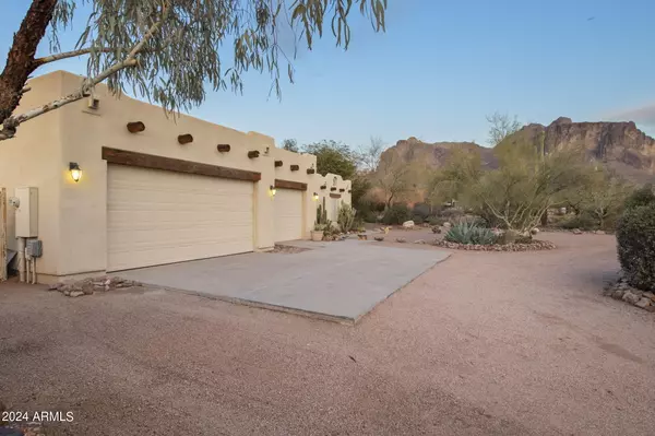 Apache Junction, AZ 85119,4858 E Jacob Waltz Street