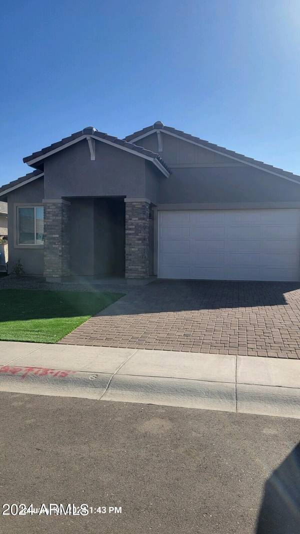 Tolleson, AZ 85353,8439 W ENCINAS Lane