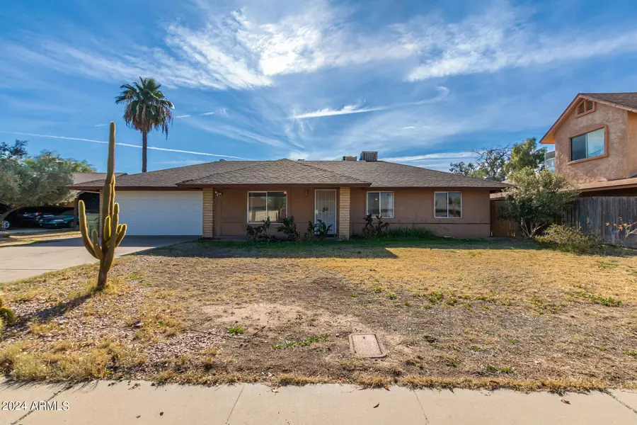 7225 W SAN JUAN Avenue, Glendale, AZ 85303