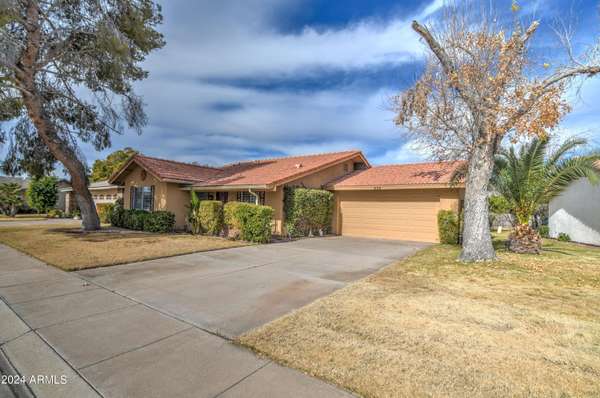 539 LEISURE WORLD --,  Mesa,  AZ 85206