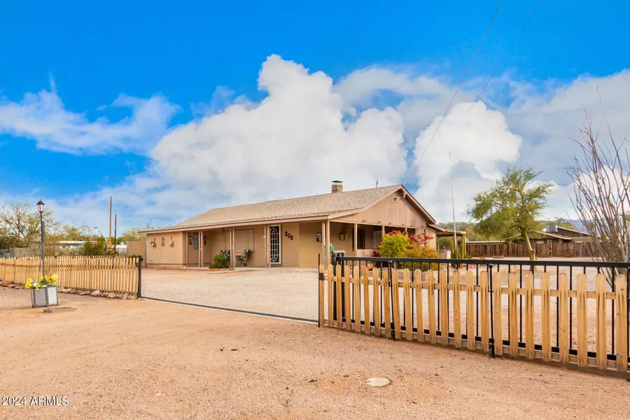 309 S GRAND Drive, Apache Junction, AZ 85120