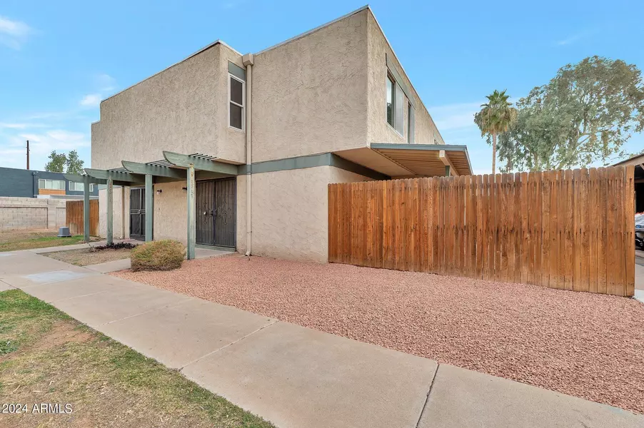 5948 W TOWNLEY Avenue, Glendale, AZ 85302