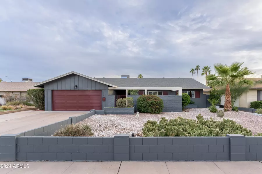 3515 W SAINT MORITZ Lane, Phoenix, AZ 85053