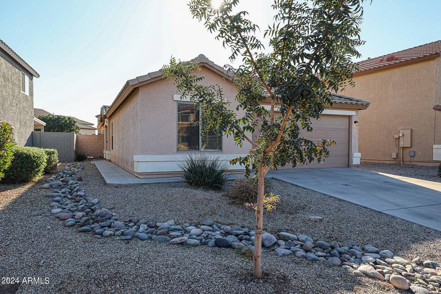 1419 E PRYOR Road, San Tan Valley, AZ 85140