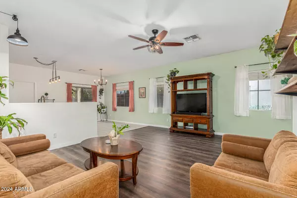 San Tan Valley, AZ 85143,1006 E RENEGADE Trail