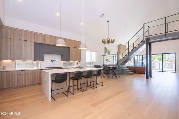 Phoenix, AZ 85018,4228 N 42ND Street