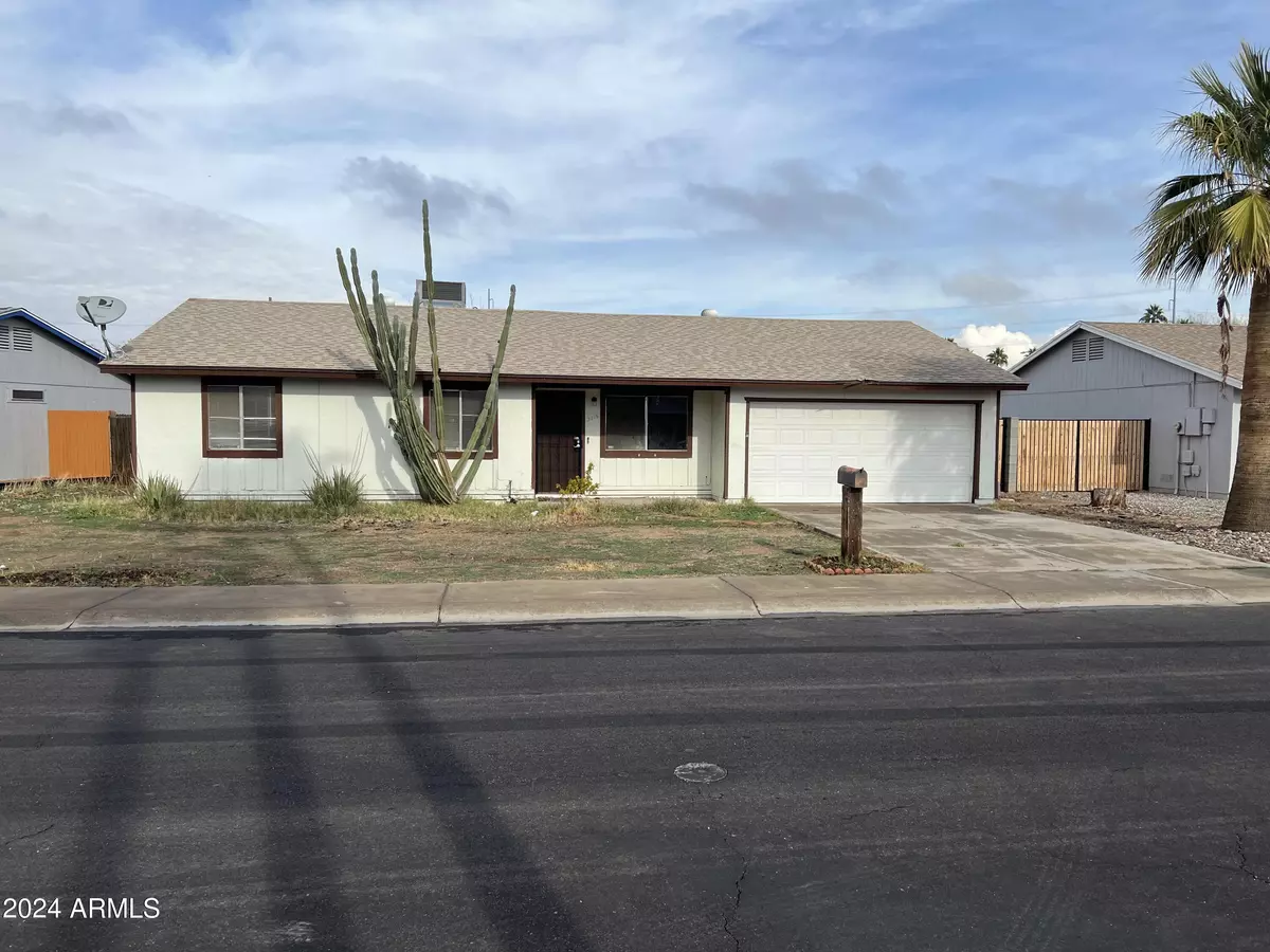 Phoenix, AZ 85053,3216 W BLUEFIELD Avenue