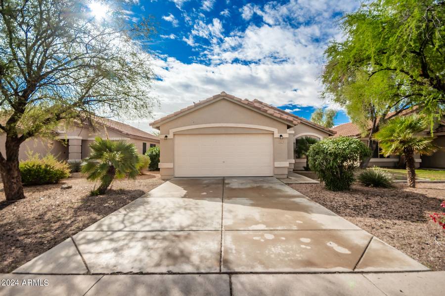 1045 E YUMA Avenue, Apache Junction, AZ 85119