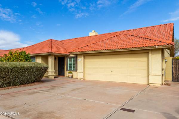 Mesa, AZ 85205,5828 E ENROSE Street