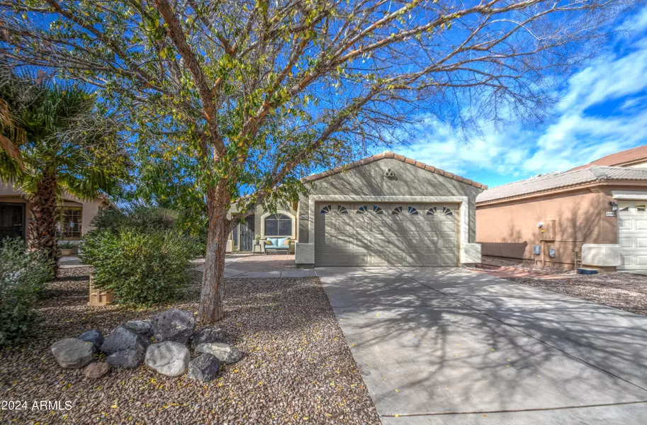 40050 N CALABRIA Street, San Tan Valley, AZ 85140