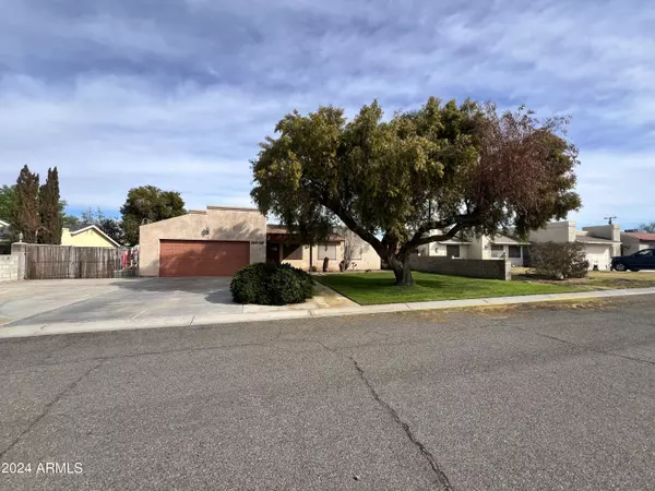 15659 APACHE Loop, Ehrenberg, AZ 85334