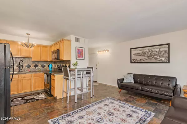 Phoenix, AZ 85014,1012 E OSBORN Road #F