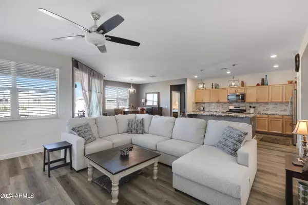 7126 E MORNING DOVE Lane San Tan Valley, AZ 85143