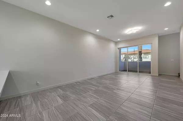 Phoenix, AZ 85004,325 E CORONADO Road #3