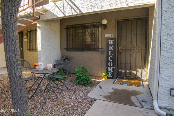 Phoenix, AZ 85018,3301 E EARLL Drive #128