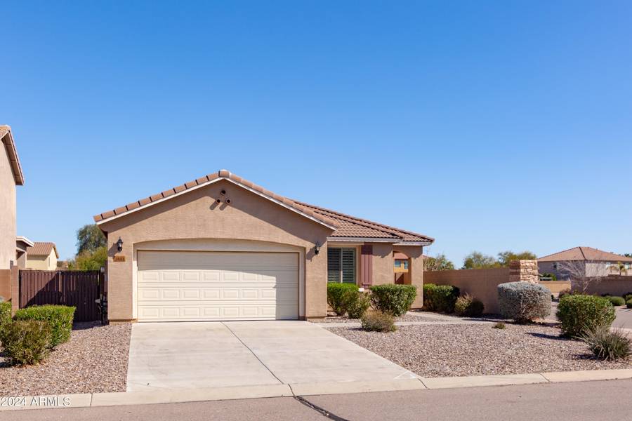 1084 W JAMAICA HOPE Way, San Tan Valley, AZ 85143