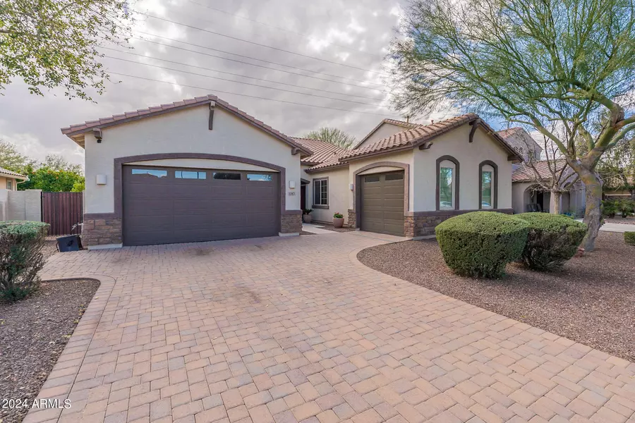 1083 E BUCKINGHAM Avenue, Gilbert, AZ 85297