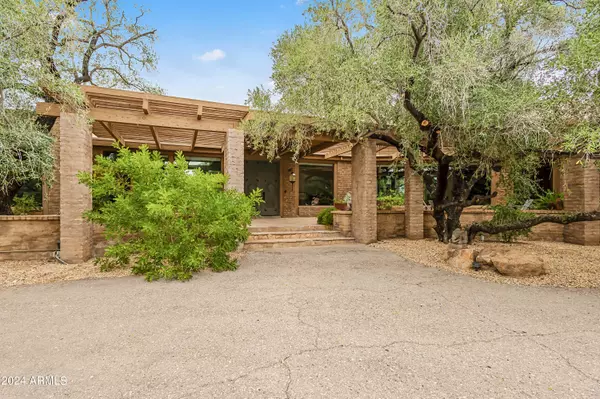 4202 E LAKESIDE Lane, Paradise Valley, AZ 85253