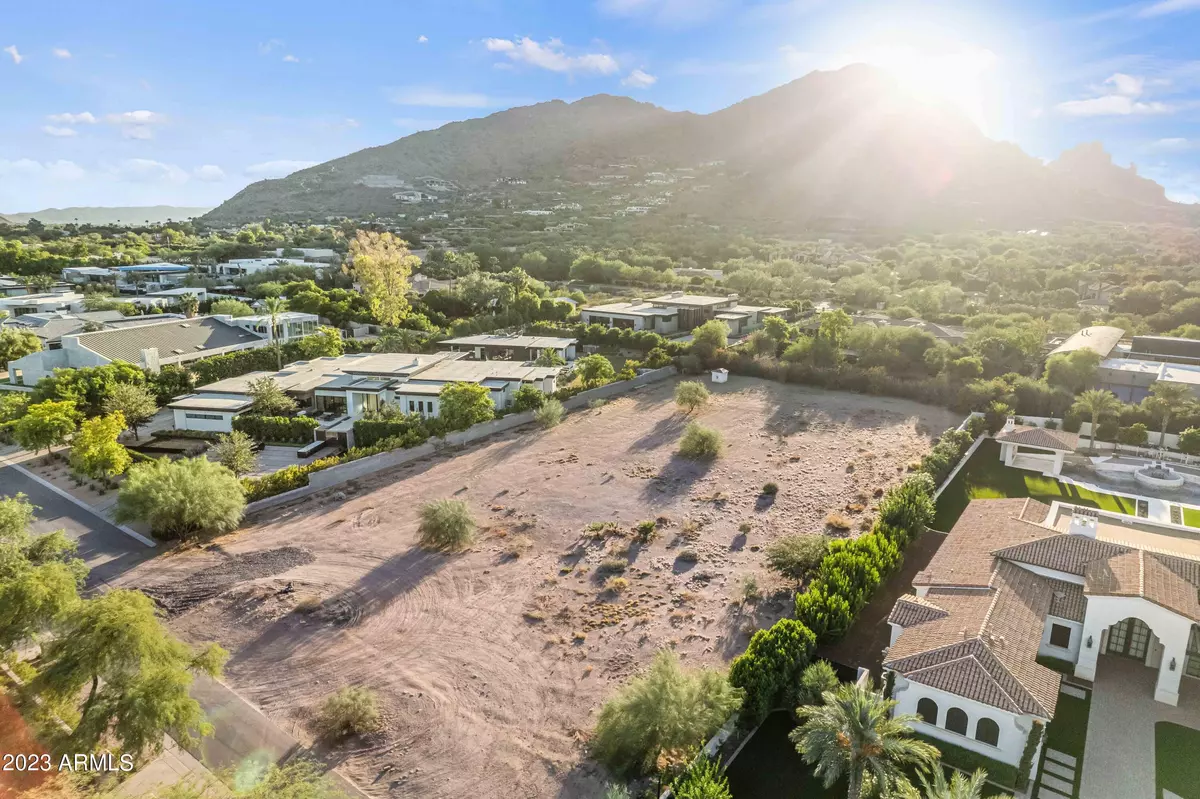 Paradise Valley, AZ 85253,5704 N WILKINSON Road #1