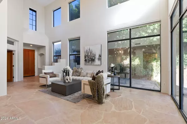 Scottsdale, AZ 85250,8359 E LAS ESTANCIAS Street