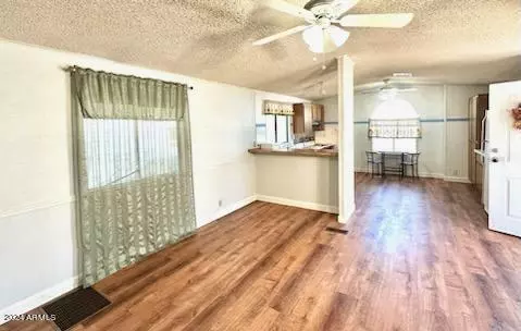 Mesa, AZ 85201,2121 N Center -- #6