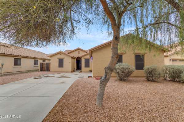 722 W DESERT VALLEY Drive, San Tan Valley, AZ 85143