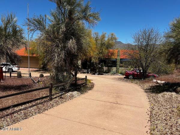 Carefree, AZ 85377,7716 E CAVE CREEK Road E