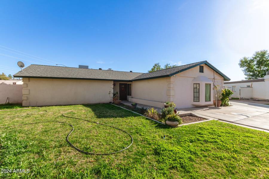 15 W HUNTER Circle, Mesa, AZ 85201