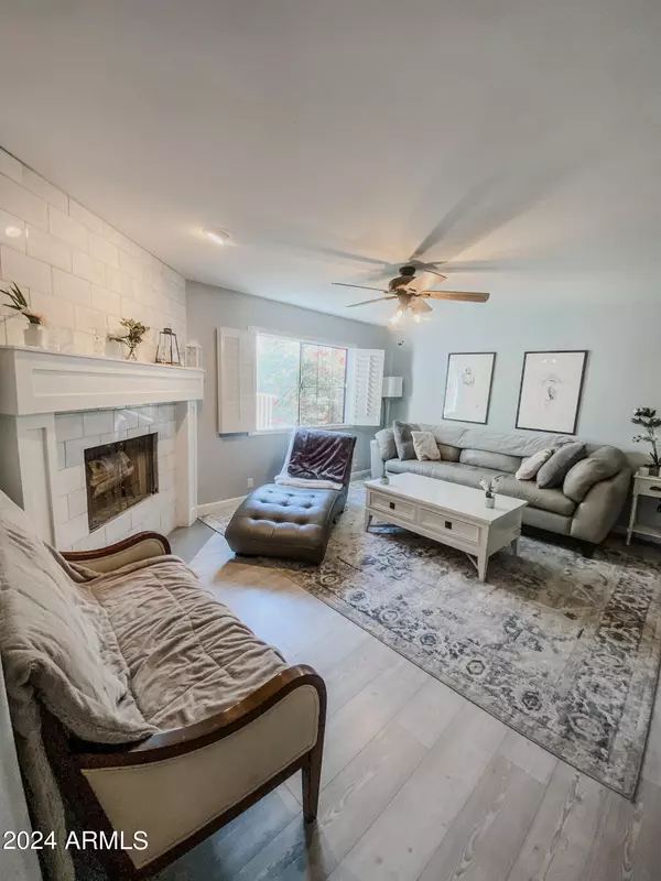 Phoenix, AZ 85014,1124 E ROSE Lane #13