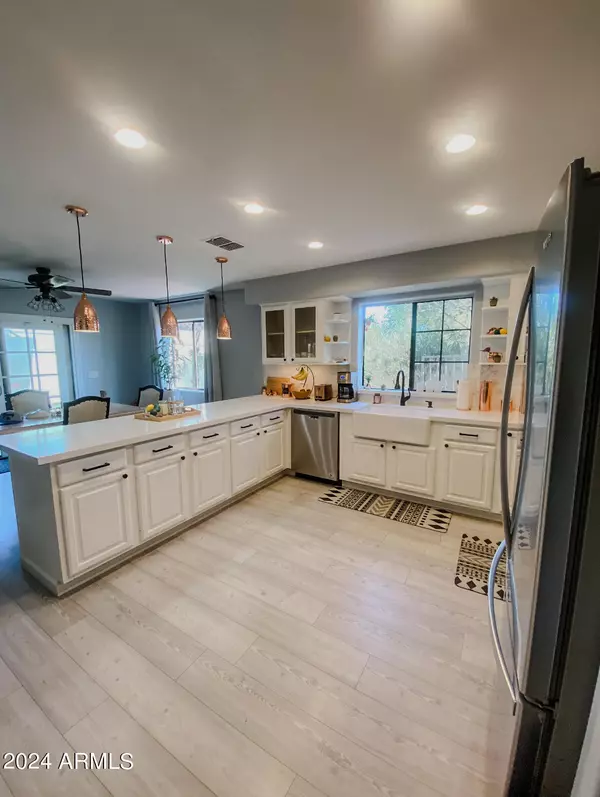 Phoenix, AZ 85014,1124 E ROSE Lane #13