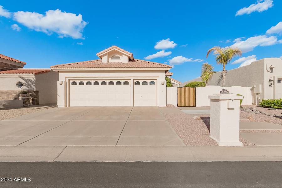 26425 S MOONSHADOW Drive, Sun Lakes, AZ 85248