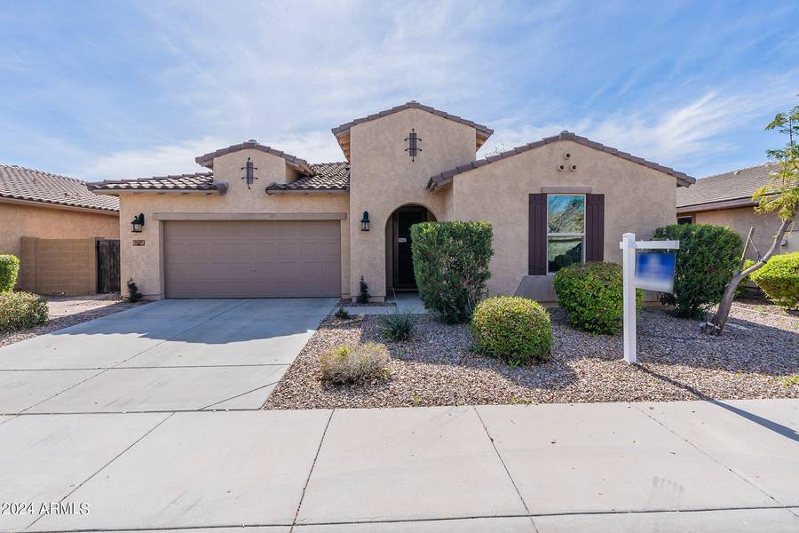 1437 E WARBLER Road, Gilbert, AZ 85297