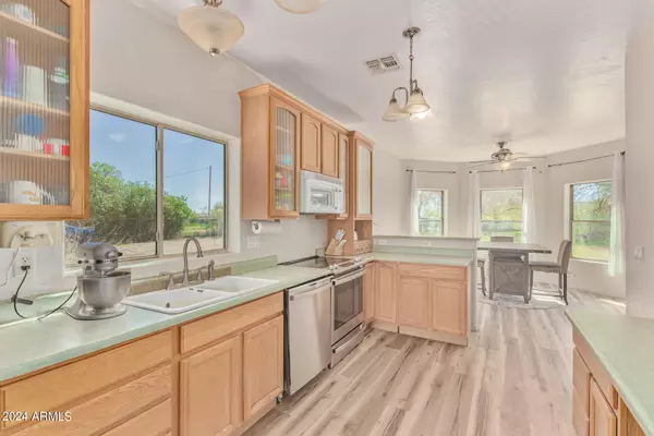 35286 N HIGH Street San Tan Valley, AZ 85140