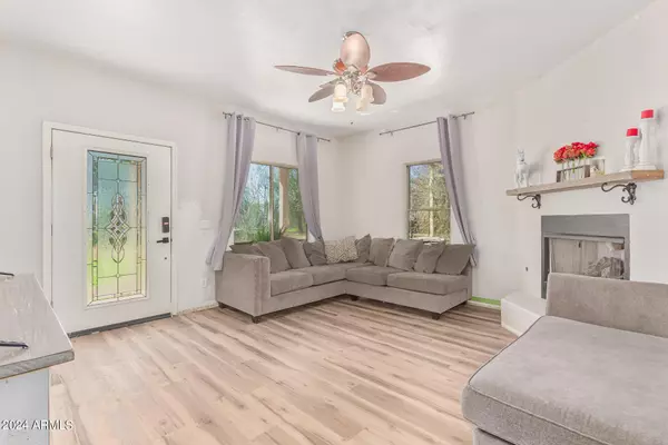 35286 N HIGH Street San Tan Valley, AZ 85140