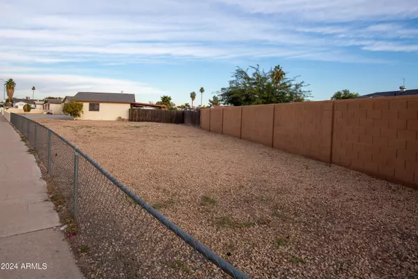 Phoenix, AZ 85033,8219 W CAMPBELL Avenue