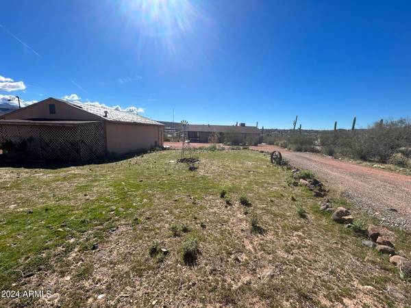 19219 E INDIAN HILLS Drive, Black Canyon City, AZ 85324