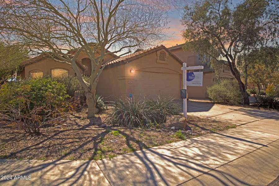 2215 W MARK Lane, Phoenix, AZ 85085