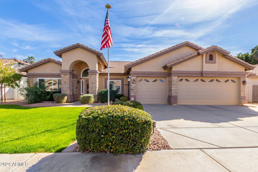 2255 E BEACHCOMBER Drive, Gilbert, AZ 85234