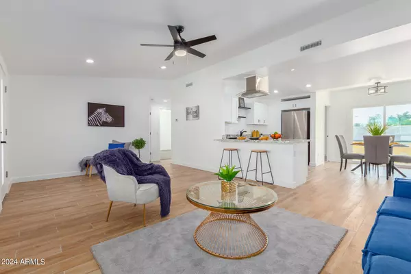 Phoenix, AZ 85015,1717 W ROMA Avenue