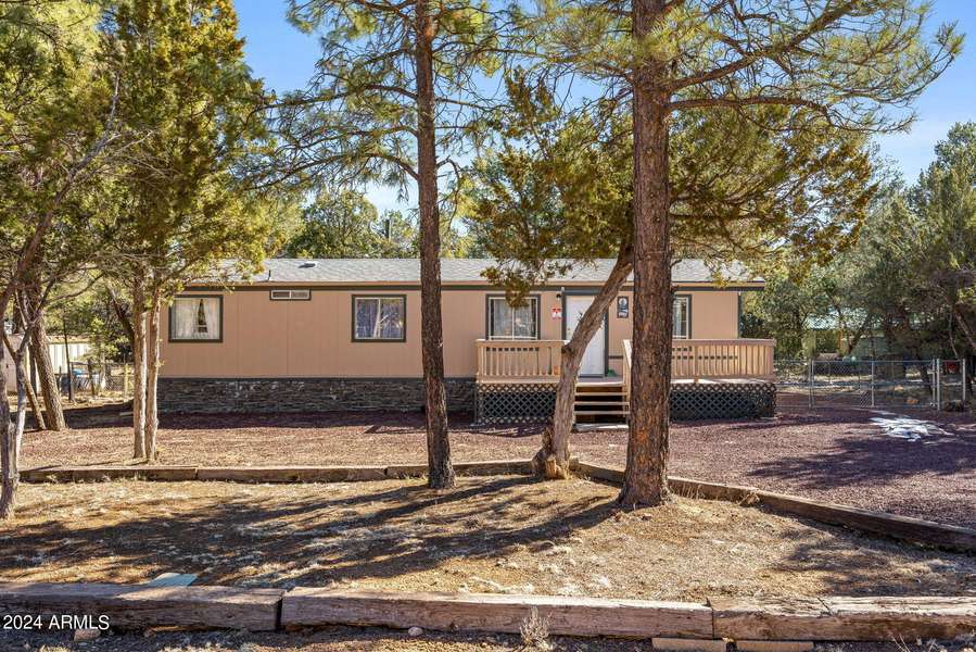 2977 HUNTERS Road, Overgaard, AZ 85933